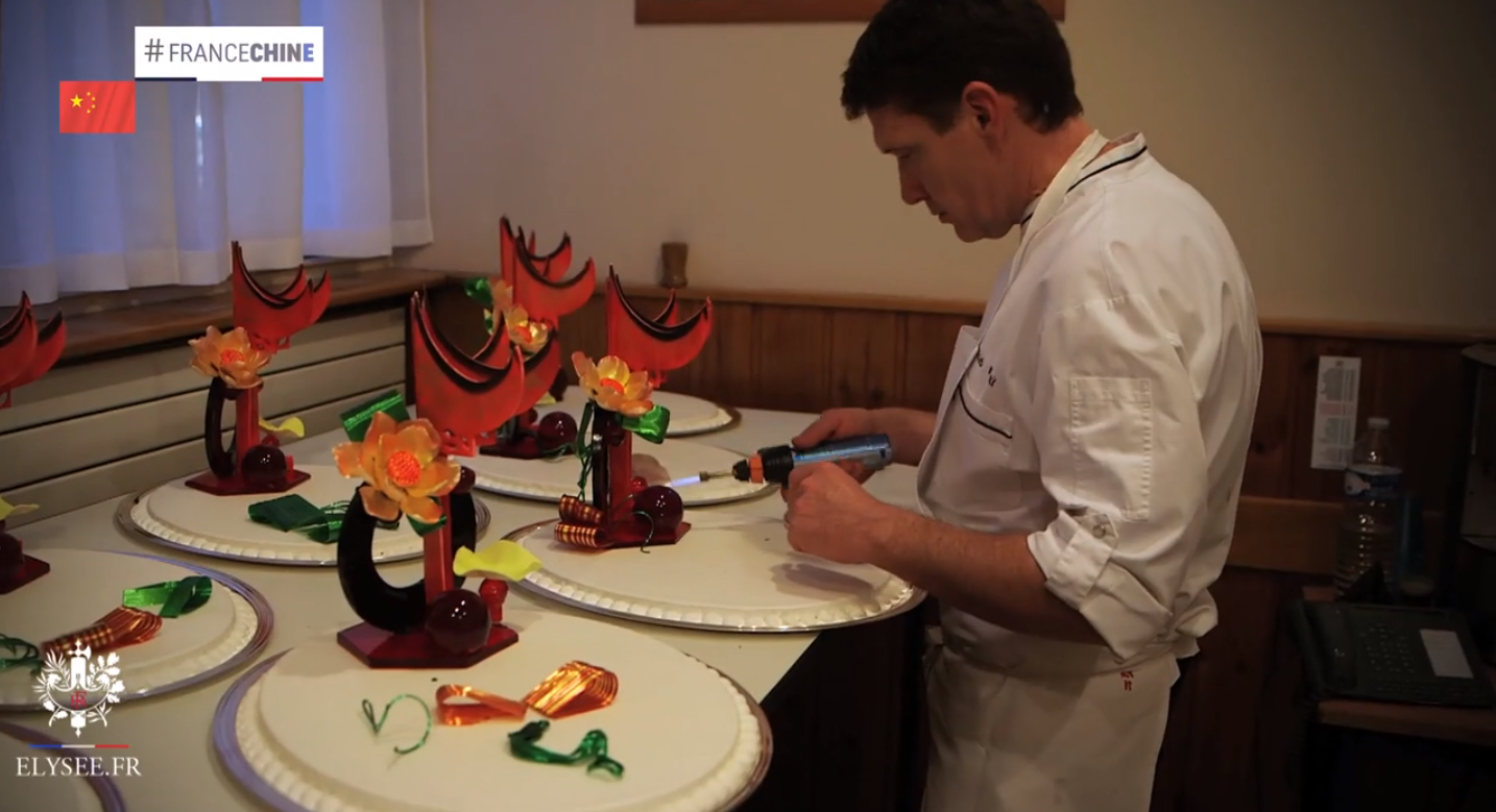 An Elysée chef preparing dessert for the meal